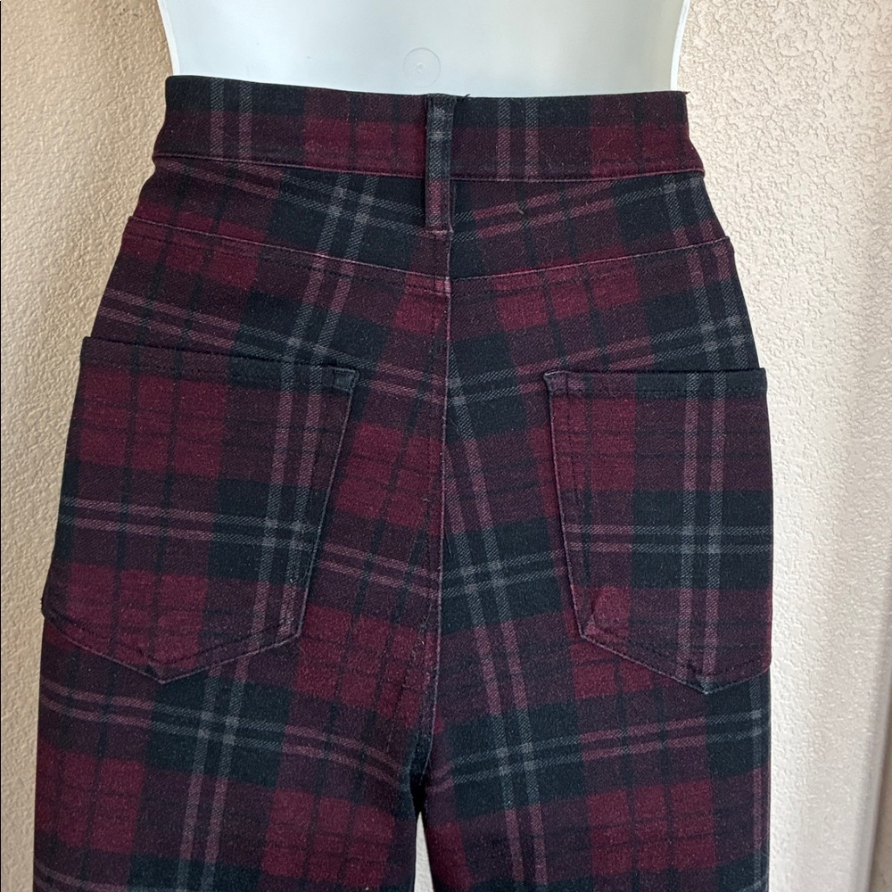 BLANK NYC "The Bond" Skinny Midrise Plaid Pants in Maroon & Black. 29 - Picture 7 of 17